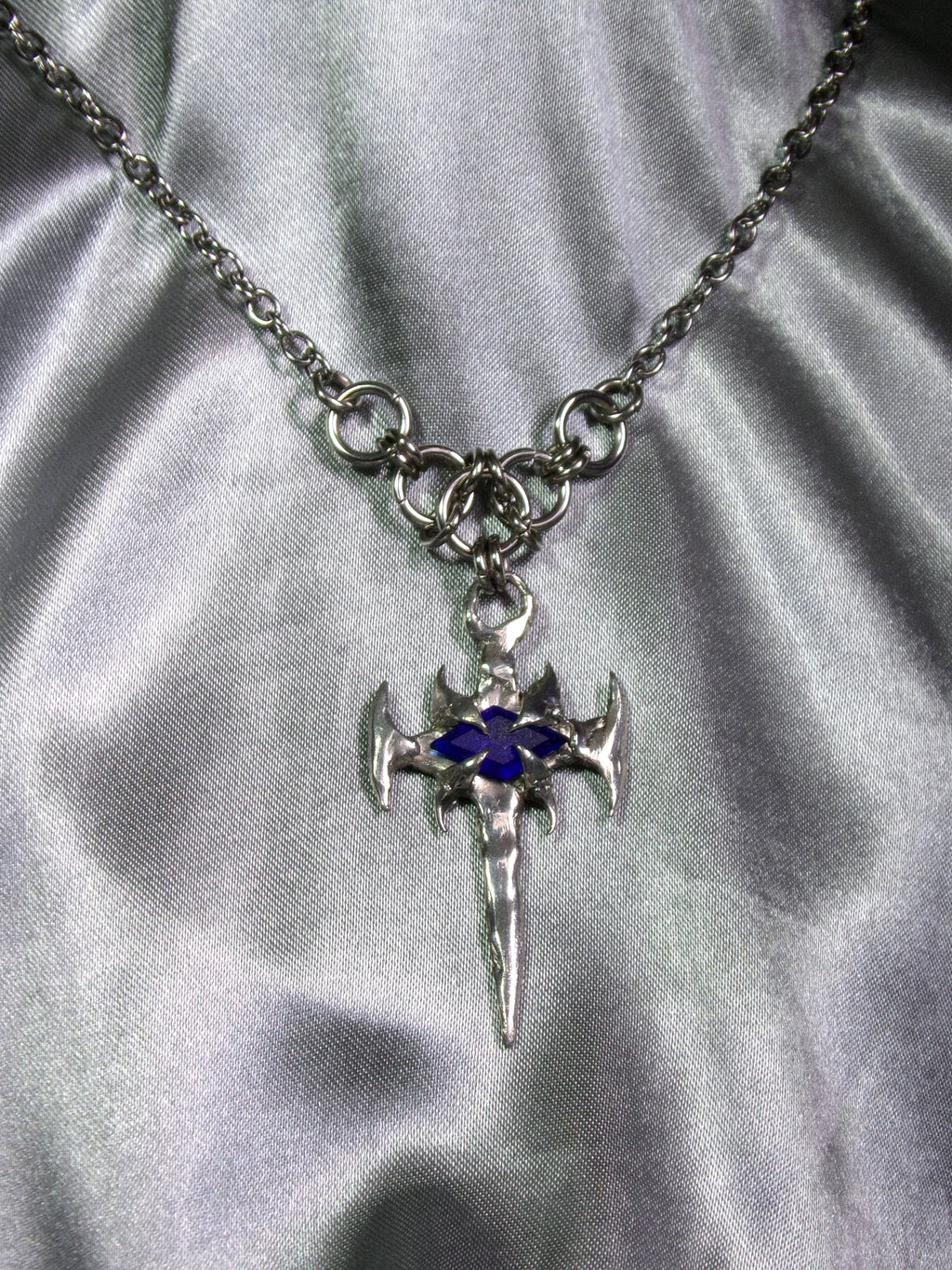 Collier dague bleu saphir