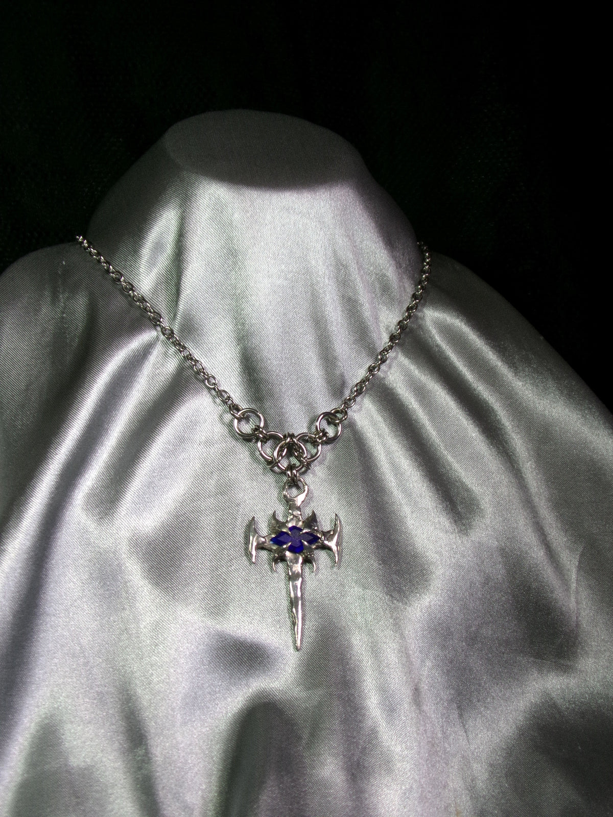 Collier dague bleu saphir